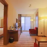 Ξενοδοχείο Hilton Garden 4*