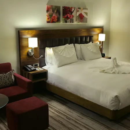 Hilton Garden 4*