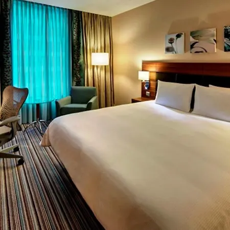 호텔 Hilton Garden